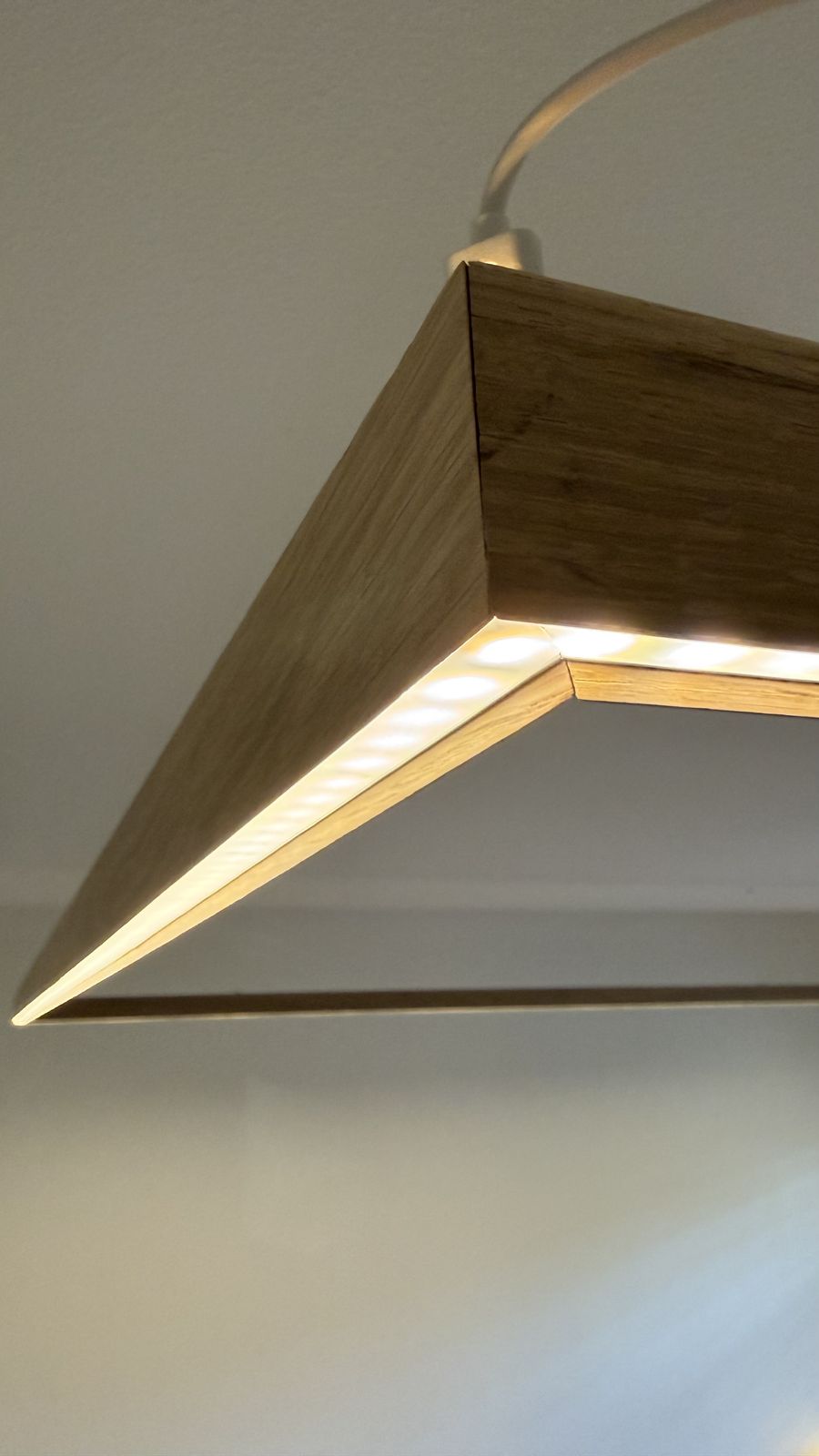 Right Angle Pendant corner and tip, warm light, cable detail